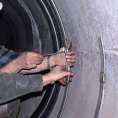 constructing a retaining band for a HydarTite seal