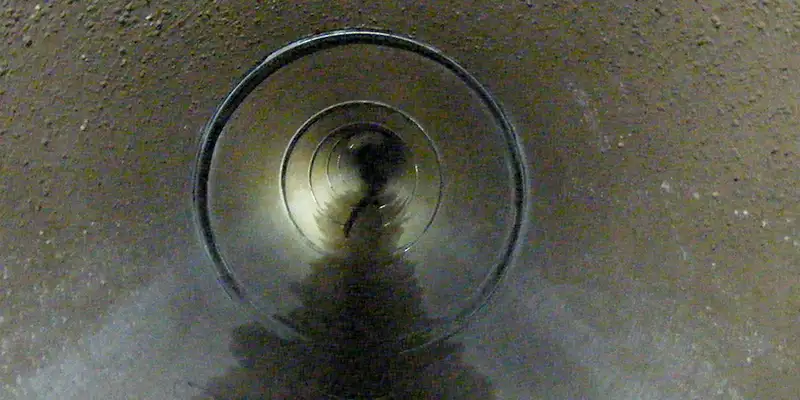 Several seals installed over a pipe's joints, sealing it from the inside