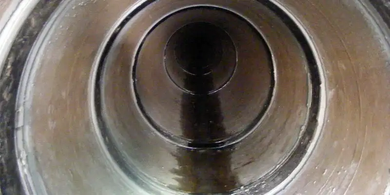 Several seals installed over a pipe's joints, sealing it from the inside