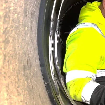 A pair of loosely positioned retaining band laying otop the rubber seal